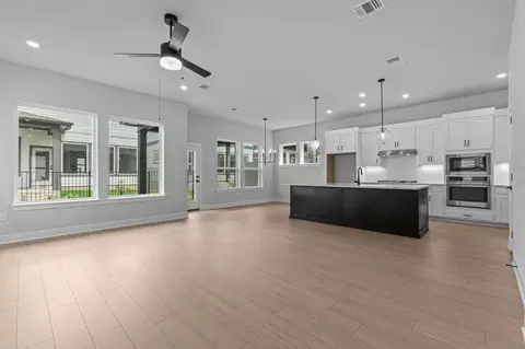 1040 Brickell Loop, Austin, TX 78744 photo 6