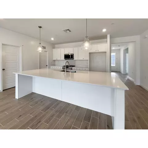 1235 Windmill Ave, Clovis, CA 93619 photo 2