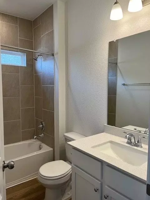 Bath - 303 Lucky Ave, Bertram, TX 78605 photo 3 of 3