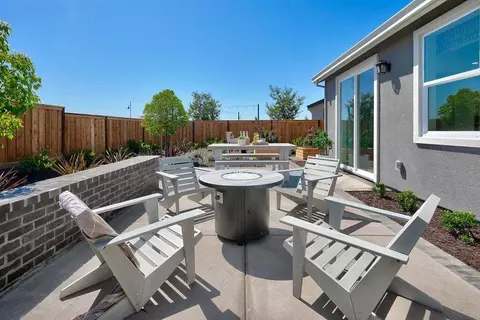 Exterior - 1037 Heathridge St, Manteca, CA 95336 photo 9 of 10