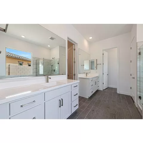 Bath - 44517 N 44th Dr, Phoenix, AZ 85087 photo 1 of 3