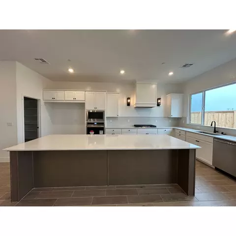 2243 N Argyle Ave, Clovis, CA 93619 photo 2