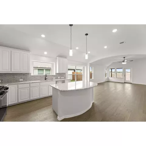 1013 Pineview Ln, Crowley, TX 76036 photo 3