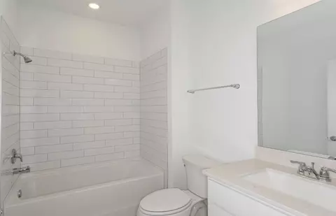 Bath - 6833 SW 90th Loop, Ocala, FL 34476 photo 1 of 2