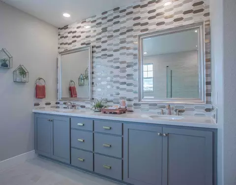 Bath - 2453 Cinnabar Dr, Fairfield, CA 94533 photo 3 of 7