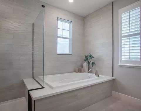Bath - 2453 Cinnabar Dr, Fairfield, CA 94533 photo 4 of 7