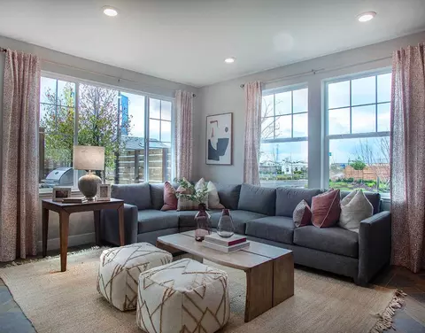 Living - 2453 Cinnabar Dr, Fairfield, CA 94533 photo 1 of 2