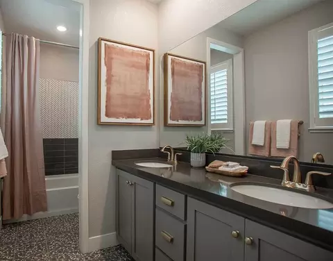 Bath - 2453 Cinnabar Dr, Fairfield, CA 94533 photo 6 of 7