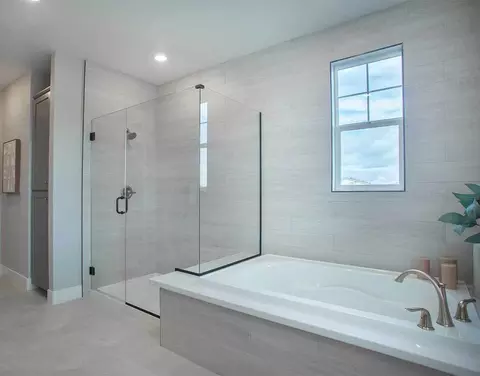 Bath - 2453 Cinnabar Dr, Fairfield, CA 94533 photo 5 of 7