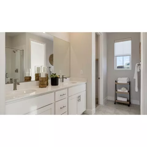 Bath - 1718 Tornillo Ave, Manteca, CA 95337 photo 2 of 3