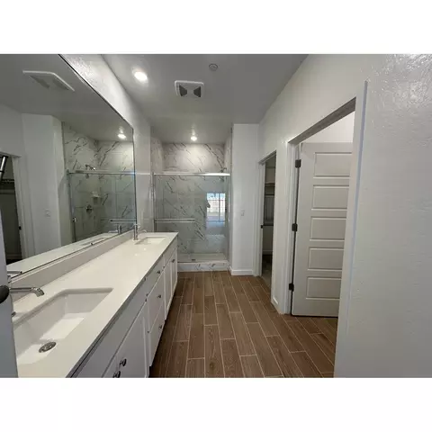 Bath - 1017 Horizon Dr W, Madera, CA 93636 photo 1 of 1