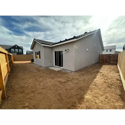 Exterior - 1017 Horizon Dr W, Madera, CA 93636 photo 2 of 2