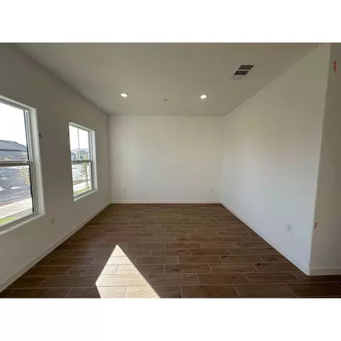 1259 Plum Tree Ave, Clovis, CA 93619 photo 2