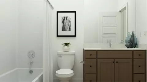 Bath - 719 Traverse Dr S, Madera, CA 93636 photo 2 of 3
