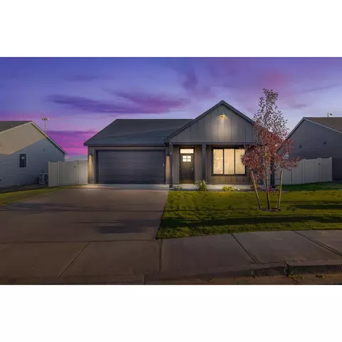 1415 Jenna Ave, Benton City, WA 99320