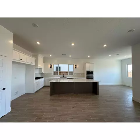 2224 N Russell Ave, Clovis, CA 93619 photo 3
