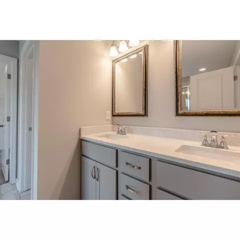 Bath - 4437 Cornwall Dr, Forsyth, GA 31029 photo 5 of 7