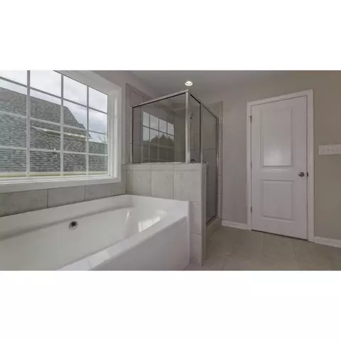 Bath - 4437 Cornwall Dr, Forsyth, GA 31029 photo 4 of 7