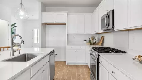 Kitchen - 1360 Bloom Ave, Clovis, CA 93619 photo 2 of 3
