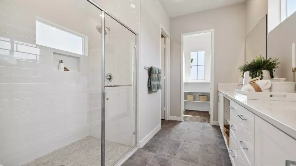 Bath - 24480 Via Cobija, Santa Clarita, CA 91354 photo 2 of 4