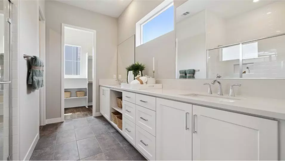 Bath - 24480 Via Cobija, Santa Clarita, CA 91354 photo 1 of 4