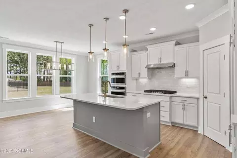 Kitchen - 239 Sailor Sky Way, Hampstead, NC 28443 photo 4 of 4