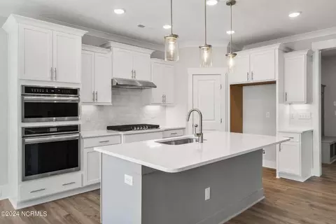 Kitchen - 239 Sailor Sky Way, Hampstead, NC 28443 photo 2 of 4