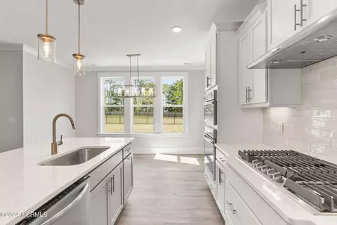 Kitchen - 239 Sailor Sky Way, Hampstead, NC 28443 photo 3 of 4