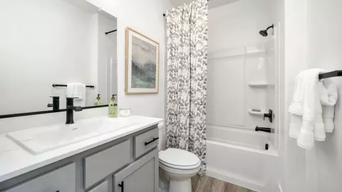 Bath - 752 Stephanie Dr, Merced, CA 95348 photo 2 of 3