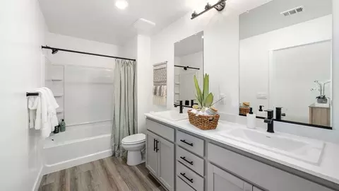 Bath - 752 Stephanie Dr, Merced, CA 95348 photo 3 of 3