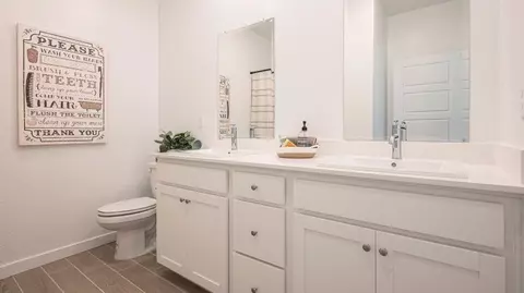 Bath - 3290 La Mirada Ave, Clovis, CA 93619 photo 2 of 4