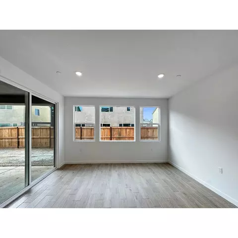 1085 Wildflower Dr, Madera, CA 93636 photo 3
