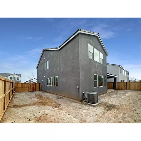 1085 Wildflower Dr, Madera, CA 93636 photo 9