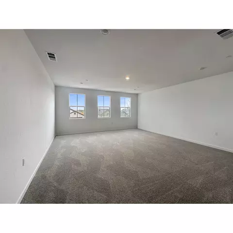 1085 Wildflower Dr, Madera, CA 93636 photo 5