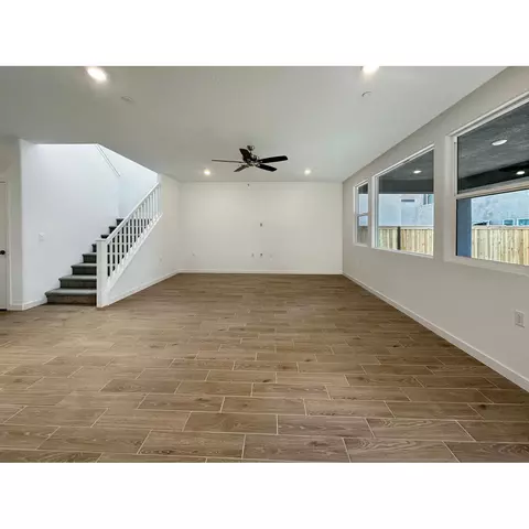 1085 Wildflower Dr, Madera, CA 93636 photo 4
