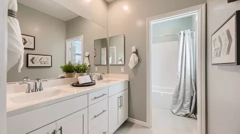 Bath - 323 Mount Barcroft Dr, Henderson, NV 89015 photo 2 of 5