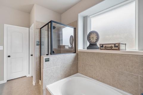 404 Stellar Wind Dr, Georgetown, TX 78628 photo 12