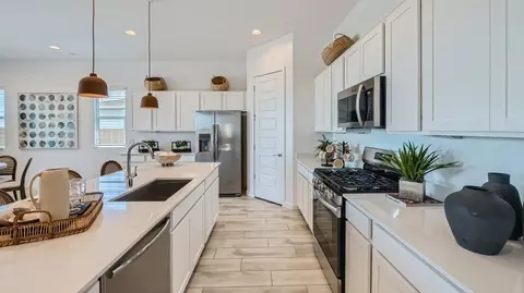 Kitchen - 969 W Saddle Run, Apache Junction, AZ 85120 photo 2 of 2