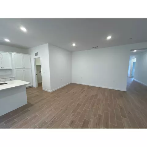1021 Plum Tree Ave, Clovis, CA 93619 photo 3