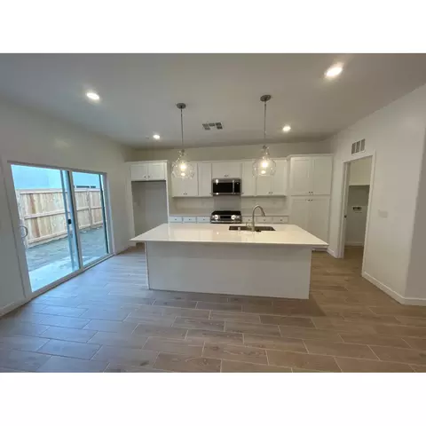 1021 Plum Tree Ave, Clovis, CA 93619 photo 4