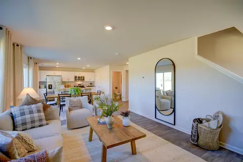 Living - 5054 Crest Ct, Trinity, NC 27370 photo 4 of 6