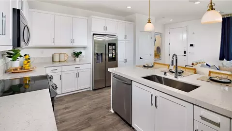 Kitchen - 734 Mara Loop UNIT 1, Chula Vista, CA 91911 photo 2 of 3