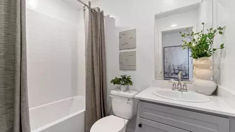 Bath - 4261 Bellaire Ave, Clovis, CA 93619 photo 1 of 3