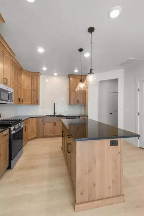 Kitchen - 1510 Silver Canoe Loop, Logan, UT 84321 photo 4 of 5