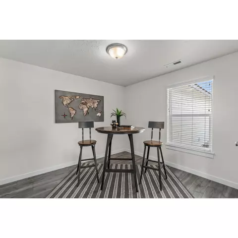 5016 Holly St, Springfield, OR 97478 photo 9
