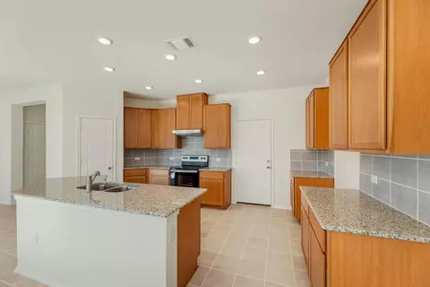 14505 Booted Eagle Pass, Elgin, TX 78621 photo 5