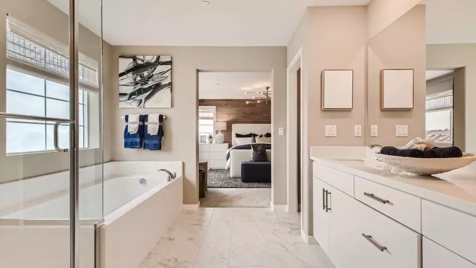 Bath - 2787 Emerald Bay Dr, Rialto, CA 92377 photo 4 of 4