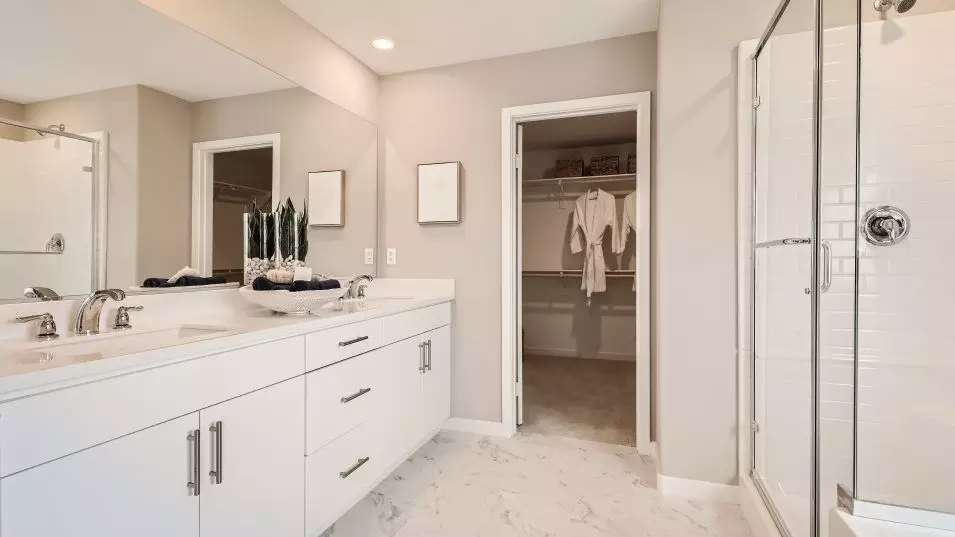 Bath - 2787 Emerald Bay Dr, Rialto, CA 92377 photo 3 of 4