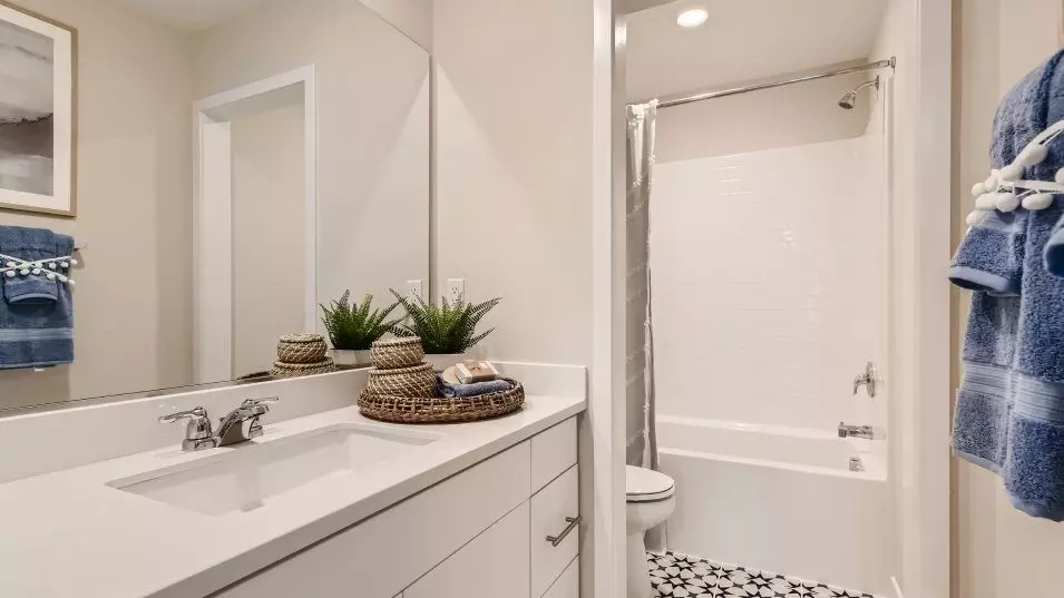 Bath - 2787 Emerald Bay Dr, Rialto, CA 92377 photo 2 of 4