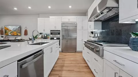 Kitchen - 1518 Hollyleaf Ter, Montebello, CA 90640 photo 4 of 6